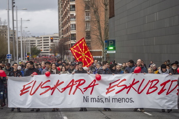 Euskarazko haur eskolek Iruñean bizi duten egoera salatzeko mobilizazioa. (Jaizki FONTANEDA / FOKU)