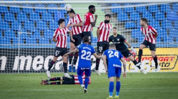 Vencedor y Villalibre en la barrera con Williams y Vesga. (@AthleticClub) 