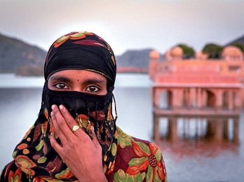 Rajastaneko emakume batmakume bat.