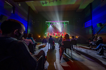 Trikidantz taldeak bere azken lana aurkeztu du goizean Platerunean. (Jaiki FONTANEDA / FOKU)