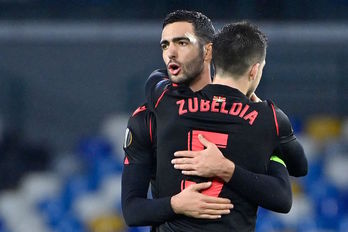 Merino y Zubeldia celebran la sufrida clasificación. (Alberto PIZZOLI | AFP)