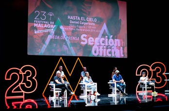 El equipo al completo presentando la cinta en el festival de Málaga. (NAIZ)