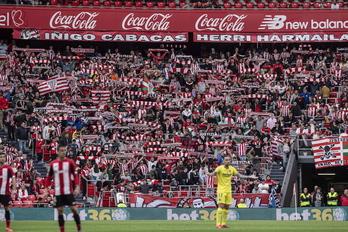 Grada en la que se ubican Iñigo Cabacas Herri Harmaila y Piratak en el último partido con público en San Mamés ante el Villarreal. (Aritz LOIOLA / FOKU)