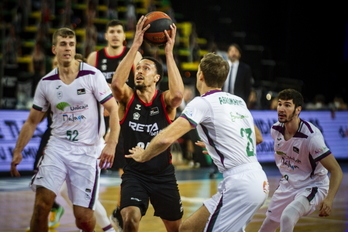 John Jenkins en el duelo frente a Unicaja. (Jaizki FONTANEDA / FOKU)