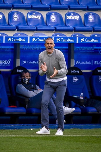Garitano, dando ánimos a sus jugadores (Jaizki FONTANEDA / FOKU)