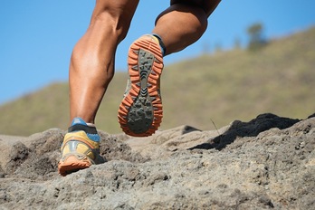 Corriendo por la montaña (GETTY IMAGES).