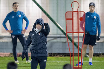 Ibai y Córdoba en el primer entrenamiento con Marcelino en Lezama. (@AthleticClub)