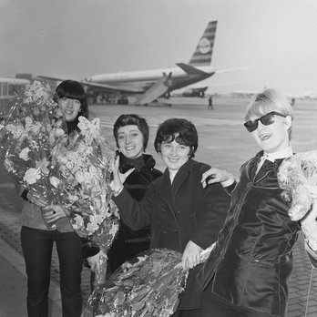 The Liverbirds, 1966 urtean.