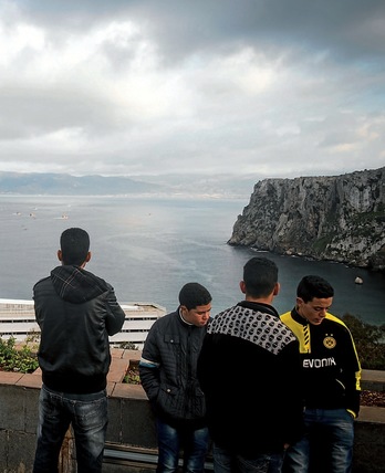 Imagen de jóvenes en Alhucemas.