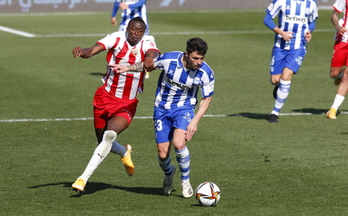 Ximo Navarro, ante el Almería. (LOF)