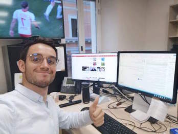 Patxi Vrignon-Etxezarreta AFPren Madrileko bulegoan lanean.