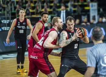 Ondrej Balvin ha peleado dignamente el día de su regreso tras haber estado lesionado, pero ni él ha estado a tope ni sus compañeros han estado mejor. (Marisol RAMÍREZ / FOKU)