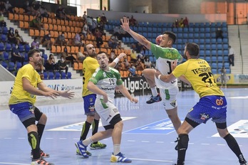 La plantilla de Anaitasuna todavía no está completa y no puede reanudar la competición. (Idoia ZABALETA / FOKU)