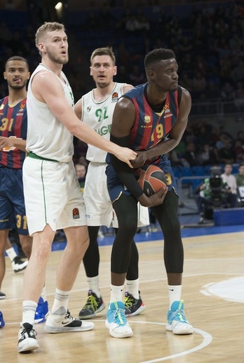 La última visita de Zalgiris Kaunas a Gasteiz se saldó con victoria lituana por 60-74. (Raúl BOGAJO / FOKU)