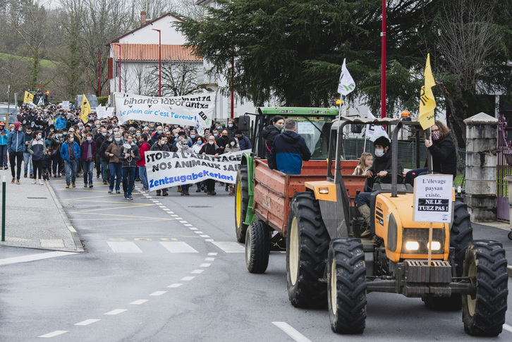 Sano diren ahateak ere hiltzeko aginduaren aurkako mobilizazioa, Donapaleun. © Guillaume FAUVEAU