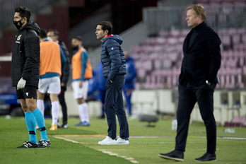 Marcelino y Koeman durante el partido en el Camp Nou. (@AthleticClub)
