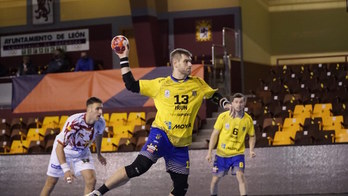 Aginagalde ha sido una pesadilla desde el pivote y parece recuperado de sus problemas de espalda. (Tamara MORÁN/Twitter BIDASOA)