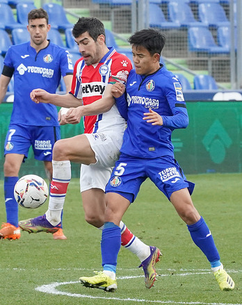 Manu García, junto a Pino, repetirán probablemente en el doble pivote. (LA OTRA FOTO)