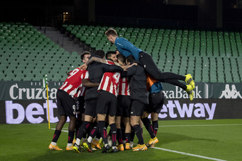 Los jugadores del Athletic celebran el pase a semifinales de Copa. (@AthleticClub)