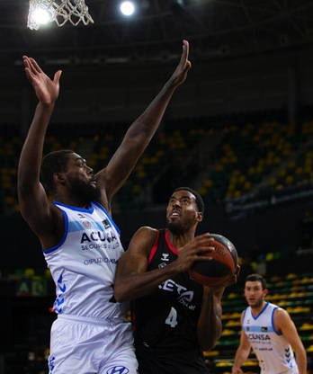 Alade Aminu, Gipuzkoa Basketen aurkako euskal derbian, joan den urtarrilaren 2an. (A. ARRIZABALAGA / ACB PHOTO)