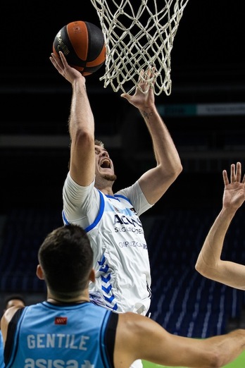 Dino Radoncic, Estudiantesen aurkako joaneko partidan. (J. PELEGRIN / ACB PHOTO)
