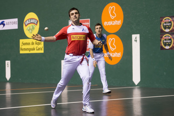 Atzelariak nabarmendu badira ere, Elezkanok ere partida handia jokatu du. (Iñigo URIZ/FOKU)