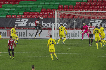 Williams ha tenido el gol de la victoria en este cabezazo. (Aritz LOIOLA / FOKU)