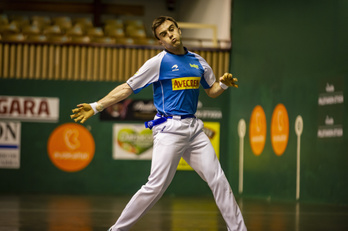 Jon Ander Peña ha estado muy valiente en la recta final del patrtido y ha obtenido premio. (Jaizki FONTANEDA/FOKU)