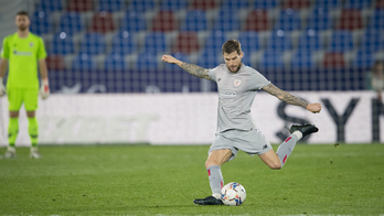 Iñigo Martínez durante el partido en Levante. (@AthleticClub))