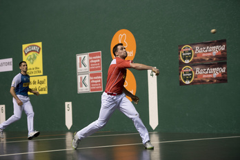 Erik Jakak ez du bere joko oldarkorra alboratzeko asmorik. (Iñigo URIZ/FOKU)