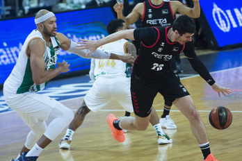 Bilbao Basket se vuelve de vacío de su trascendental visita a la cancha de Estudiantes. (Monika DEL VALLE/FOKU)