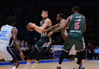 Rokas Giedraitis ha sido uno de los héroes del Baskonia del último cuarto. (EUROLEAGUE.NET)