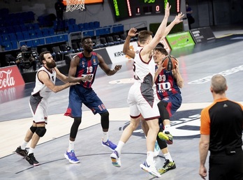 Achille Polonara, ante la ausencia de Jekiri, se ha erigido en el jefe de la pintura del Baskonia. (Raúl BOGAJO / FOKU)