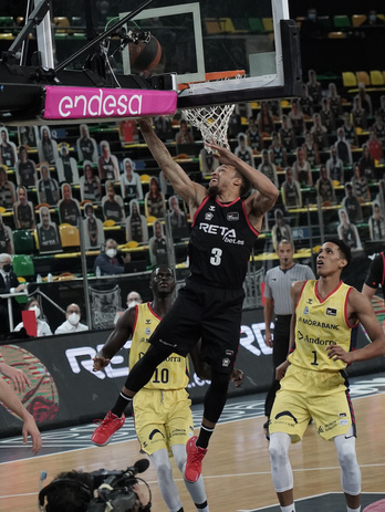 El final de partido de Brown ha sido fundamental para los de Mumbrú. (Marisol RAMÍREZ/FOKU)