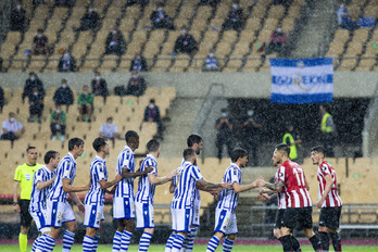 Jugada de estrategia de la Real en un córner. (Monika DEL VALLE / FOKU)