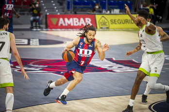 Aunque el base quiere jugar, la presencia de Henry será duda hasta el último momento. (Jaizki FONTANEDA/FOKU)