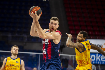Peters deberá fakarse en la pintua en ausencia de Jekiri. (Jaizki FONTANEDA/FOKU)