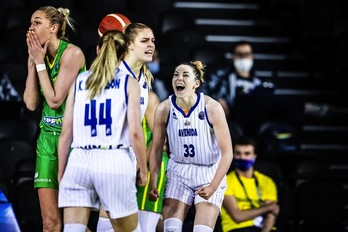 Las hermanas Samuelson celebran una acción positiva en la victoria de Perfumerías Avenida. (FIBA BASKETBALL)