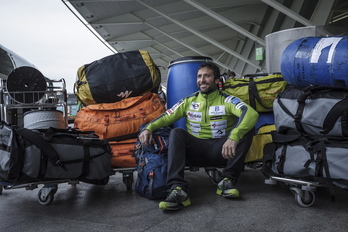 Este viernes se volverá a ver esta imagen de Alex Txikon en Loiu. (Aritz LOIOLA/FOKU)