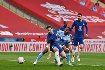 Cesar Azpilicueta nafarra Chelseako kapitaina eta atzeko gizon sendoenetarikoa da. (Ben STANSALL/AFP)