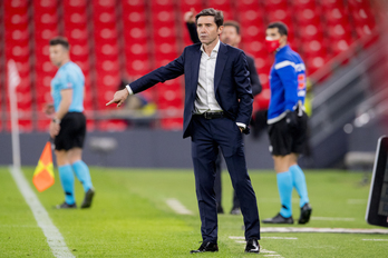 Marcelino durante el partido ante el Atlético. (@AthleticClub)