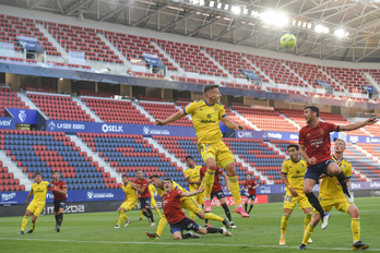 Osasuna y Cádiz han empatado en El Sadar. (Idoia ZABALETA / FOKU)