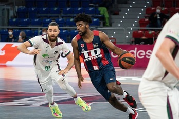 Zurbaon debuta egin du Franz Massenatek. Talde jokoan oraindik oso berde dagoela erakutsi du. (Endika PORTILLO / FOKU)