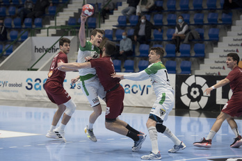 Helvetia Anaitasuna se vuelve de vacío de tierras gallegas. (Iñigo URIZ/FOKU)