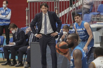 Ikusi egin beharko datorren urtean Marcelo Jicolak Gipuzkoa Basket zuzentzen jarraituko ote duen. (Andoni CANELLADA / FOKU)