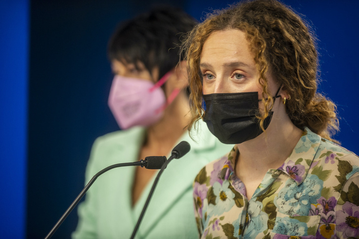 Eraitz Saez de Egilaz eta Maddalen Iriarte Gasteizo Legebiltzarrean. (Jaizki FONTANEDA/FOKU)