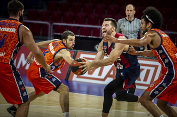 Peters fue uno de los mejores en la Fonteta y deberá repetir pra que el Baskonia tenga opciones. (Jaizki FONTANEDA/FOKU)
