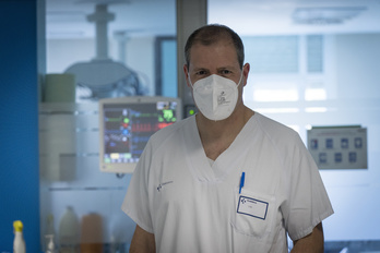 Félix Zubia, jefe de la UCI del Hospital Donostia. (Gorka RUBIO | FOKU)