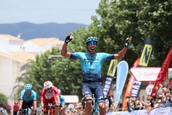 Omar Fraile celebra la reciente victoria en el Campeonato de España. (@ASTANAPREMTECH)