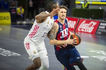 Achille Polonara, en la pasada campaña frente al Real Madrid. (Jaizki FONTANEDA / FOKU)